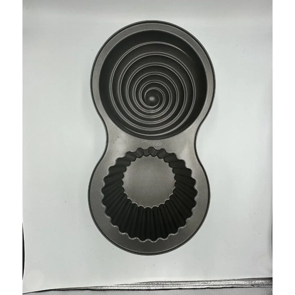 Wilton Giant Cupcake Cake‎ Pan Mold Nonstick 2-Piece Baking Pan Heavy Duty
